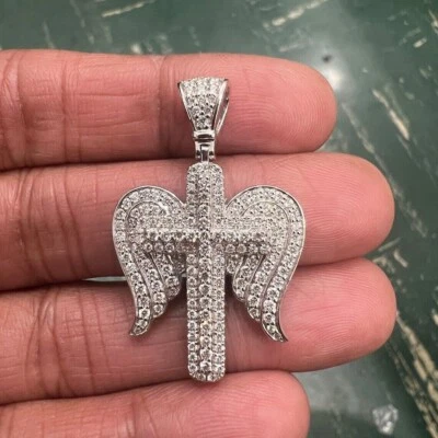 Colgante Cruz Alas de Ángel Racimo de Diamantes Creado en Laboratorio de 2 quilates Chapado en Oro Blanco de 14K Foto 1 de 4