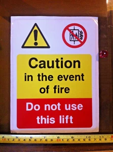 Aufkleber Schild Achtung Nicht verwenden Lift In Brand Schild Sicherheit Neu 205mmx154mm - Bild 1 von 3