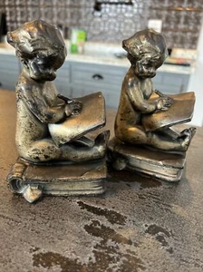 Tableta de escritura para niños Art Deco sentada en libro 6" de colección bronce - Imagen 1 de 8