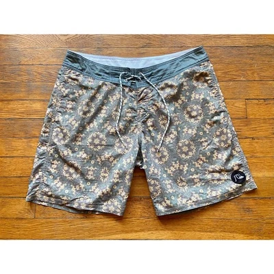 Boardshorts con estampado geométrico gris/amarillo QUIKSILVER talla 33 Foto 1 de 4