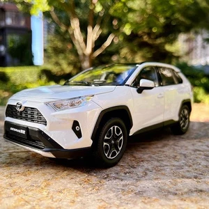 Modellino auto fuoristrada giocattolo Toyota Rav4 Suv 1:24 veicoli pressofusi collezione regali - Foto 1 di 16