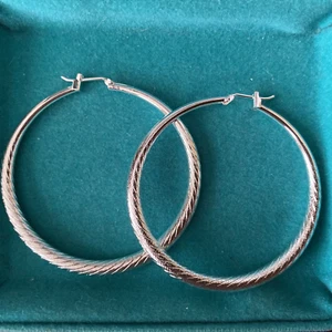 Impresionantes Nuevos Pendientes Aro Redondos 2" Plateados Bonitos Texturizados II - Imagen 1 de 1