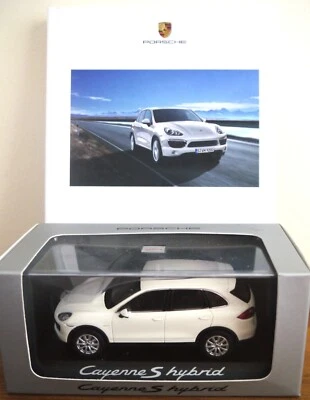 Porsche Cayenne, folleto de ventas tapa dura, blanco modelo a escala 1/43 Cayenne Hybrid Foto 1 de 4