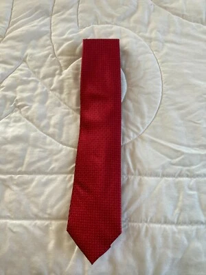 NEW MADISON BRAND RED PATTERN SILK TIE - Image 1 of 3