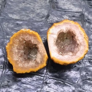 Geoda de ágata roja dorada natural de Zhanguo decoración de curación 2 piezas - Imagen 1 de 14