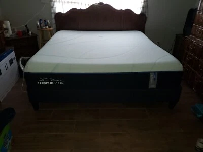 tempur pedic king mattress luxe soft - Image 1 of 4