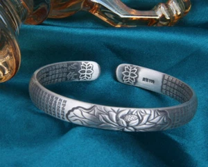 B37 Armreif Herz Sutra und große Lotusblüte 999 Feinsilber - Bild 1 von 5