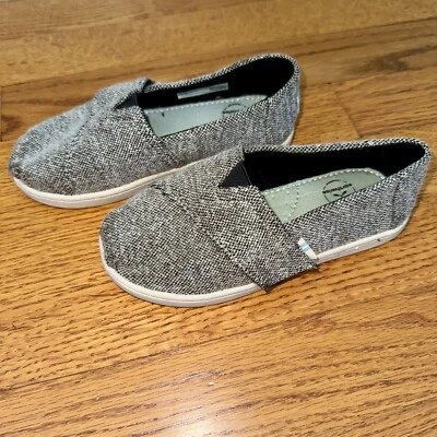Toms - Zapatos informales sin cordones para niños - Talla 10 T 10T - Mocasín - Gris - $50 Foto 1 de 4