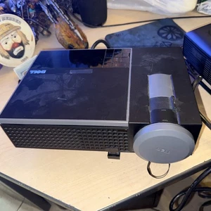 Dell 1510X Beamer 3500 Lumen Full HD 1080p HDMI LAN (ohne Fernbedienung) - Bild 1 von 4