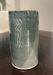 Studio Kunst Keramik Vase schöne grüne Glasur beschriftet signiert KYT, 5,75" hoch - Bild 1 von 8