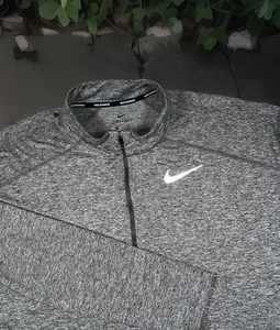 Nike Dri-Fit 1/4 Cremallera Pullover Camisa Hombres 2XL Gris Correr Reflectante Absorción Usada en Excelente Condición - Imagen 1 de 8