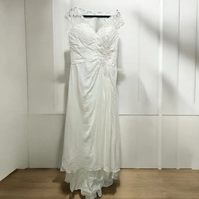 Pomuyoo Size 16W Wedding Dress Lack Sleeve Sweatheart Chiffon Rhinestones NWOT - Image 1 of 4