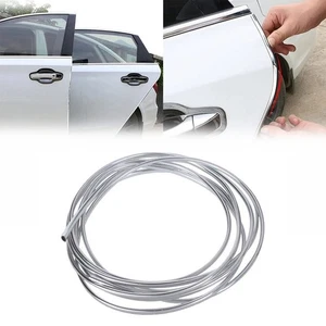 Protégez efficacement les bords de votre voiture avec cette élégante moulure de garniture chromée 2M - Photo 1/12