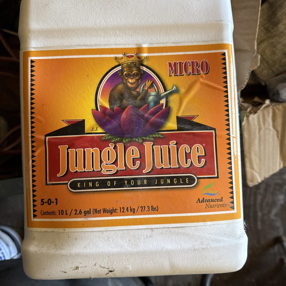 Nutrientes Avanzados, Jugo de Selva MICRO Fertilizante, 2.6 Galones Foto 1 de 3