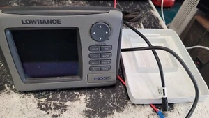 Lowrance HDS-5 Fish Finder Sonar Unità Testa Copertura Fili NO TRASDUTTORE SI ACCENDE - Foto 1 di 13