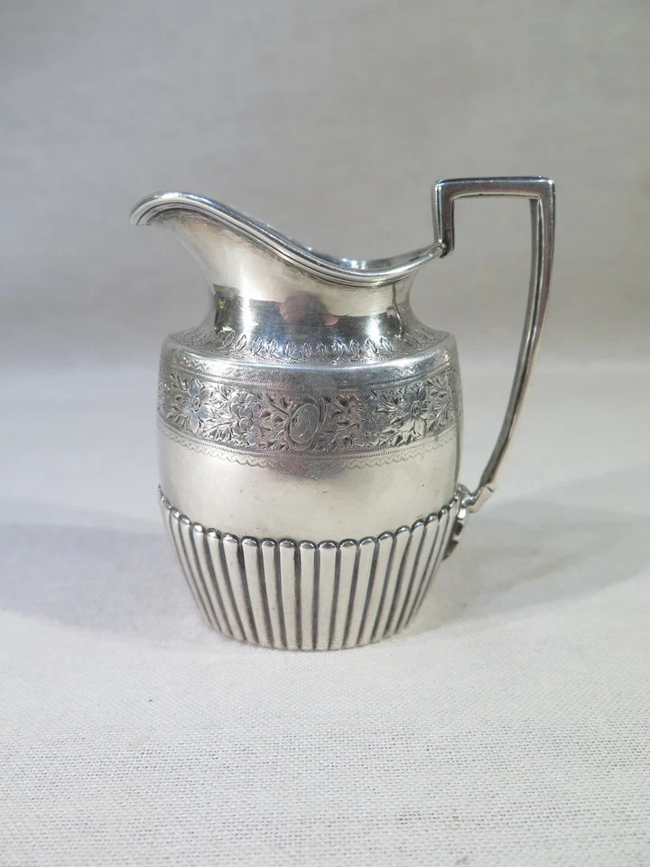 ANCIEN PETIT POT A LAIT ARGENT MASSIF POINCONS ANGLAIS ANGLETERRE  - Photo 1/1