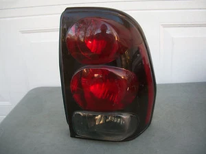 CHEVY TRAILBLAZER 02 03 04 05 06 07 08 09 TAIL LIGHT OEM ORIGINAL RH - Foto 1 di 4