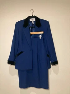 Vintage JONES NEW YORK size 8 Skirt Suit Set 100% Wool with Velvet Detailing - Picture 1 of 21