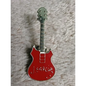 J Garcia Grateful Dead rote Emaille-Hutnadel Brosche in Form E-Gitarre - Bild 1 von 3