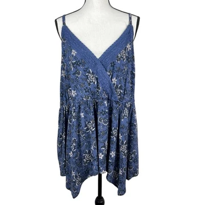 Top camisero Babydoll Torrid para mujer talla grande 4 (4X) azul floral encaje ribete sobrepelliz Foto 1 de 4