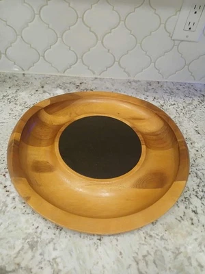 Tabla de queso redonda Nambe Sean O'Hara Design madera de acacia borde mariposa 17" Foto 1 de 4