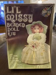 Kit de muñeca con cuentas Li’l Missy Holiday 13375 dama de honor sellada en caja - Imagen 1 de 8