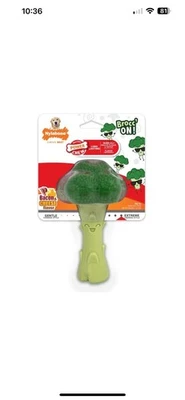 Juguete de tocino y queso Nylabone Power para masticar brócoli para perros, grande/gigante Foto 1 de 4