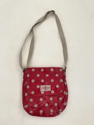 Cartera Bandolera Cath Kidston London Oilcloth Rojo Cereza y Marfil Lunares NUEVA Foto 1 de 4