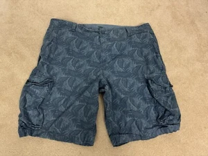 Old Navy Shorts Mens 49 Blue Cargo Pockets  Hawaiian Floral All Over Baggy - Picture 1 of 13