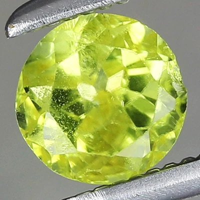 0.43ct t.w 4.6x4.6mm Round Natural Green Peridot Gemstone, Myanmar - Image 1 of 4