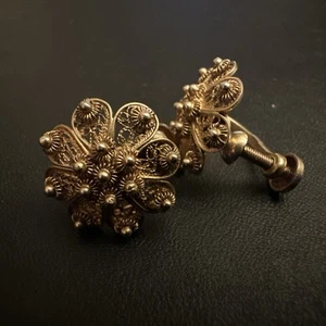 Vintage Swedish Gold Plated Flower screw back EARRINGS - Picture 1 of 8