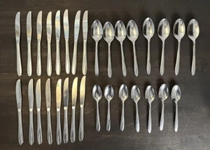 32 piezas. Cucharas y cuchillos vintage de acero inoxidable - patrón Capri Swirl EE. UU. - Imagen 1 de 10