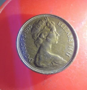 1975 NEW PENNY British Elizabeth II Coin Very Rare - Picture 1 of 6