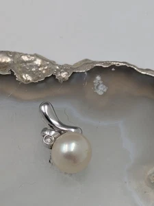 750 18k White Gold 8.4mm Akoya Pearl Diamond Accent Slide Pendant-Signed - Picture 1 of 8