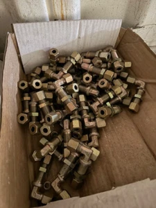8L Bulkhead Elbow Hydraulic DIN 2353 Compression Fitting Adaptor EMB Ermeto Oil - Picture 1 of 2
