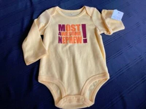 BABYKLEIDUNG: FALLS CREEK GELB "MOST AWESOME NEPHW" LANGARM STRAMPLER: 6/9M - Bild 1 von 3