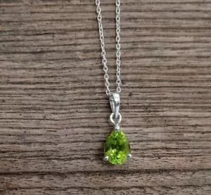 925 Sterling Silver Pretty Pear Green Peridot Delicate Pendant Necklace Jewelry - Picture 1 of 8