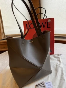 LOEWE *NEW* Puzzle Fold Tote Medium ,verde khaki - receipt & dust bag - Picture 1 of 5