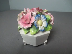 Schmid Porcelain Floral Music Box - Capodimonte - Style 1960 - Japan - h5 sb - Picture 1 of 11