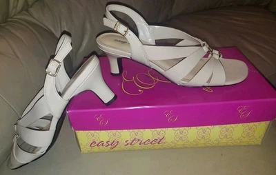 Sandalias de tacón medio Easy Street "Zazie" beige nude charol talla 9M Foto 1 de 4