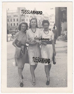 Hübsche Frauen Mädchen Berlin 1945 Ruine Häuser Stadt Foto - Bild 1 von 2