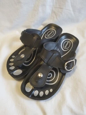 Womens Aerosoft Thong Wedge Opened Toe Sandals Size 6 Color Black. - Image 1 of 4
