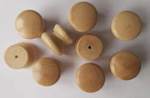 10 POMELLI Legno Massello di Faggio Laccato 34mm Maniglia Cassetto Armadio Mobili - Foto 1 di 2