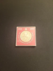 H.M. Queen Elizabeth II Silver Jubilee Crown Münze - Bild 1 von 3