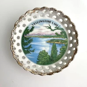 Mesa de recuerdo vintage pintada a mano de 4,5" plato cortado Yellowstone Lake años 60 - Imagen 1 de 3