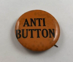 Botón vintage (ANTI BOTÓN), pinback - Imagen 1 de 2