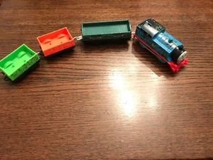 Thomas & Friends JUNGLE THEMED THOMAS Trackmaster Motorized Train 2013 MATTEL - Picture 1 of 7