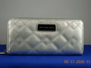 Marc by Marc Jacobs Metallic Silver SOPHISTICATO Quilted Zip Around Wallet $198 - Picture 1 of 3