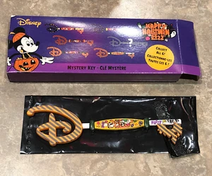 Disney Key Halloween 2022 Mystery Key Chip and Dale - Imagen 1 de 9
