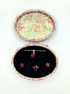 Juego de joyas vintage, anillo, pendientes y collar chapado en oro blanco de 18 quilates rojo - - Imagen 1 de 12